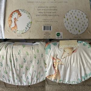 NWT Reversible Play Mat with Giraffe and Leaf Design